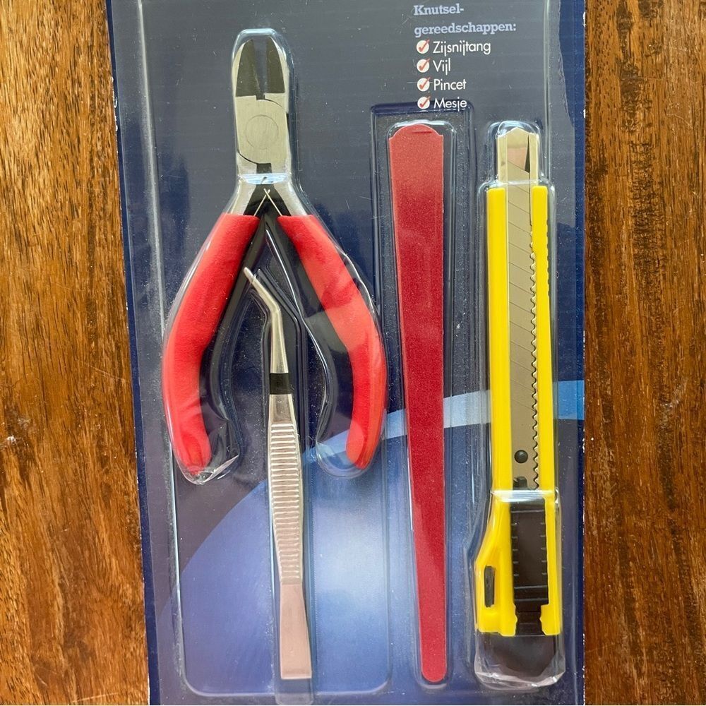 Revell Model-Set Plus with 4 Basic Tools Model Making Crafts - Picture 3 of 7